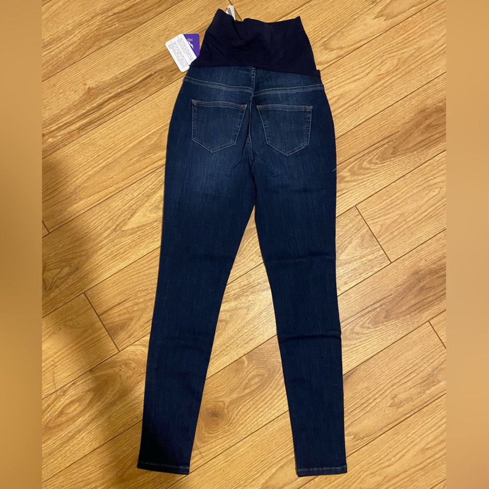 Maternity over-the-belly jeans. - Picture 2 of 4